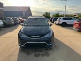 Used 2017 Chrysler Pacifica Limited image 5