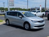 Used 2023 Chrysler Voyager LX image 3