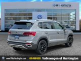 Certified 2022 Volkswagen Taos SE w/ Panoramic Sunroof Package image 5