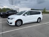 Used 2017 Chrysler Pacifica Touring-L image 2