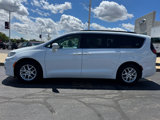 Used 2022 Chrysler Pacifica Touring-L image 5