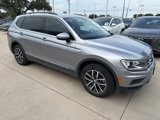 Used 2021 Volkswagen Tiguan SE image 2