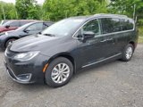 Used 2018 Chrysler Pacifica Touring-L image 2