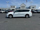Used 2023 Chrysler Pacifica Touring-L image 2