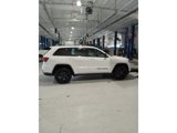 Used 2020 Jeep Grand Cherokee Laredo image 4