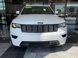 Used 2017 Jeep Grand Cherokee Altitude image 2
