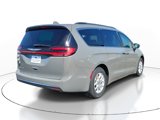 Used 2022 Chrysler Pacifica Touring-L image 4