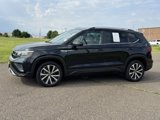Used 2024 Volkswagen Taos SE image 3