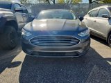 Used 2020 Ford Fusion SE image 2