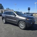 Used 2021 Jeep Grand Cherokee Laredo image 3