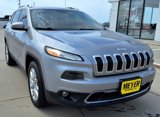 Used 2017 Jeep Cherokee Limited image 2