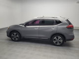 Used 2018 Nissan Rogue SL w/ Premium Package image 3