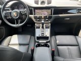 Certified 2024 Porsche Macan image 4