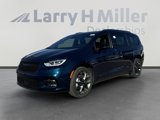 New 2025 Chrysler Pacifica Limited w/ Uconnect Theater Family Group image 4