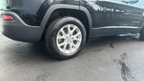 Used 2017 Jeep Cherokee Latitude w/ Cold Weather Group image 5