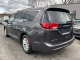 Used 2018 Chrysler Pacifica Touring-L image 4