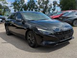 Certified 2022 Hyundai Elantra SEL w/ Convenience Package image 3