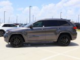 Used 2017 Jeep Grand Cherokee Altitude image 2