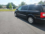 Used 2016 Chrysler Town & Country Touring image 3