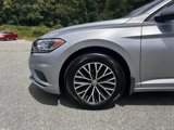 Used 2019 Volkswagen Jetta SE image 2