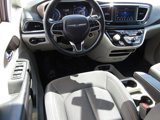 Used 2019 Chrysler Pacifica Touring image 2
