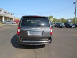 Used 2016 Chrysler Town & Country Touring-L image 6