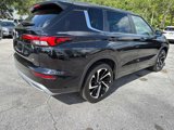 Used 2023 Mitsubishi Outlander SE image 3