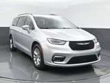Used 2022 Chrysler Pacifica Touring-L image 2