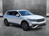 Used 2022 Volkswagen Tiguan SE w/ Panoramic Sunroof Package image 3