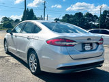 Used 2017 Ford Fusion SE image 4