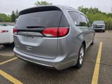 Used 2019 Chrysler Pacifica Touring-L w/ Advanced Safetytec Group image 2