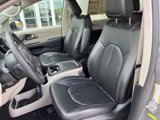 Used 2023 Chrysler Pacifica Touring-L image 4