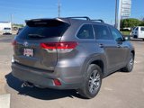 Used 2019 Toyota Highlander LE image 5