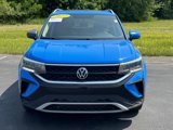 Used 2022 Volkswagen Taos SE w/ Panoramic Sunroof Package image 3