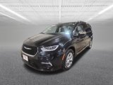 Used 2023 Chrysler Pacifica Limited w/ Uconnect Theater Family Group image 2