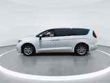 Used 2023 Chrysler Pacifica Touring-L image 5