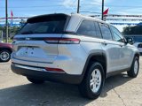 Used 2022 Jeep Grand Cherokee Laredo w/ Luxury Tech Group I image 5