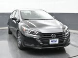 Used 2023 Nissan Versa SV image 3