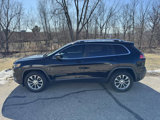 Used 2019 Jeep Cherokee Latitude Plus w/ Comfort/Convenience Group image 2