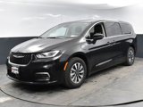 Used 2023 Chrysler Pacifica Touring-L image 4