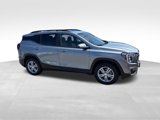 Used 2024 GMC Terrain SLE w/ Driver Convenience Package image 2