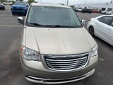 Used 2016 Chrysler Town & Country Touring-L image 2