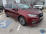 Used 2021 Chrysler Pacifica Touring-L image 6