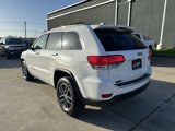 Used 2017 Jeep Grand Cherokee Limited image 3
