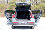 Used 2021 Volvo XC40 T5 Momentum image 3