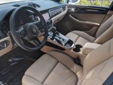 Certified 2025 Porsche Macan image 4