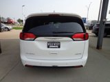 Used 2017 Chrysler Pacifica Limited image 5