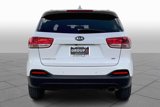 Used 2017 Kia Sorento LX w/ LX Convenience Package image 4