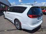 New 2023 Chrysler Pacifica Limited w/ Uconnect Theater Family Group image 5