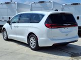 New 2025 Chrysler Pacifica Select image 4